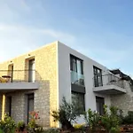 Leivatho Hotel