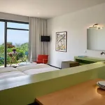 Hotel Leivatho 4*