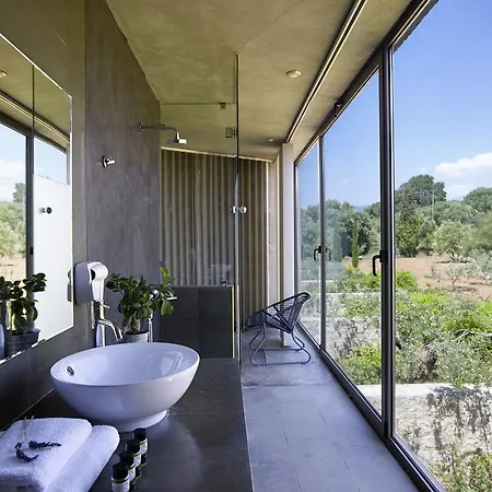 מלון Leivatho 4*