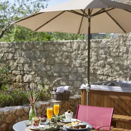 מלון Leivatho סבורונטה