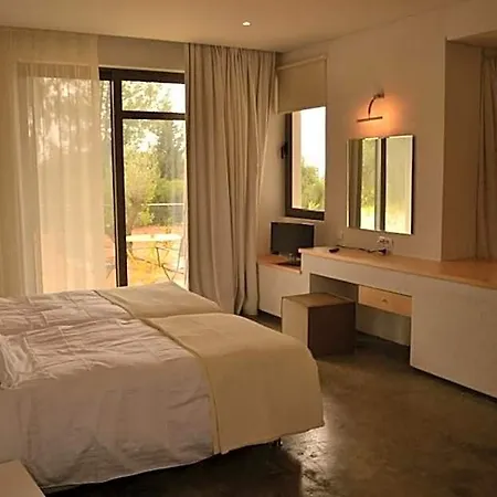 Hotel Leivatho 4*