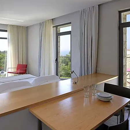 Hotel Leivatho 4*