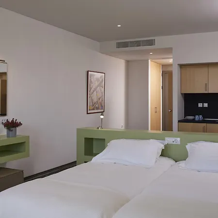 Hotel Leivatho 4*