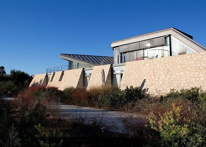 Leivatho سفوروناتا